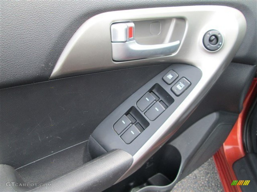 2010 Kia Forte SX Controls Photo #88652323