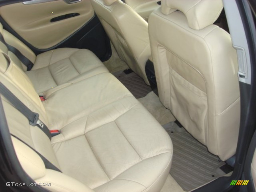 2004 V70 R AWD - Black / R Gobi Sand photo #13