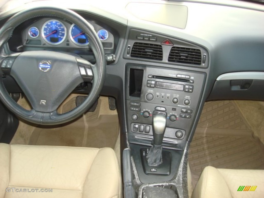 2004 V70 R AWD - Black / R Gobi Sand photo #14