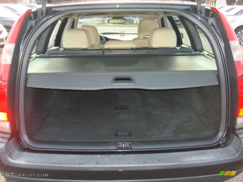 2004 V70 R AWD - Black / R Gobi Sand photo #15