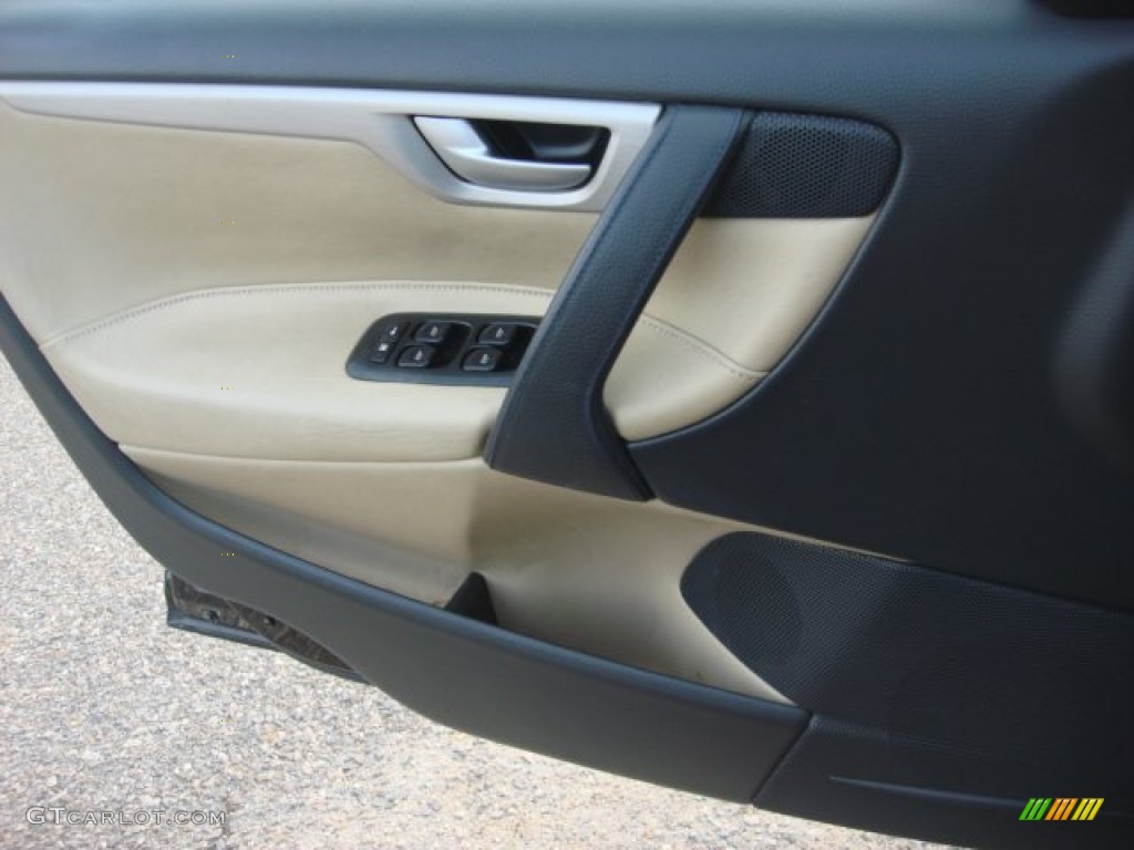 2004 V70 R AWD - Black / R Gobi Sand photo #16