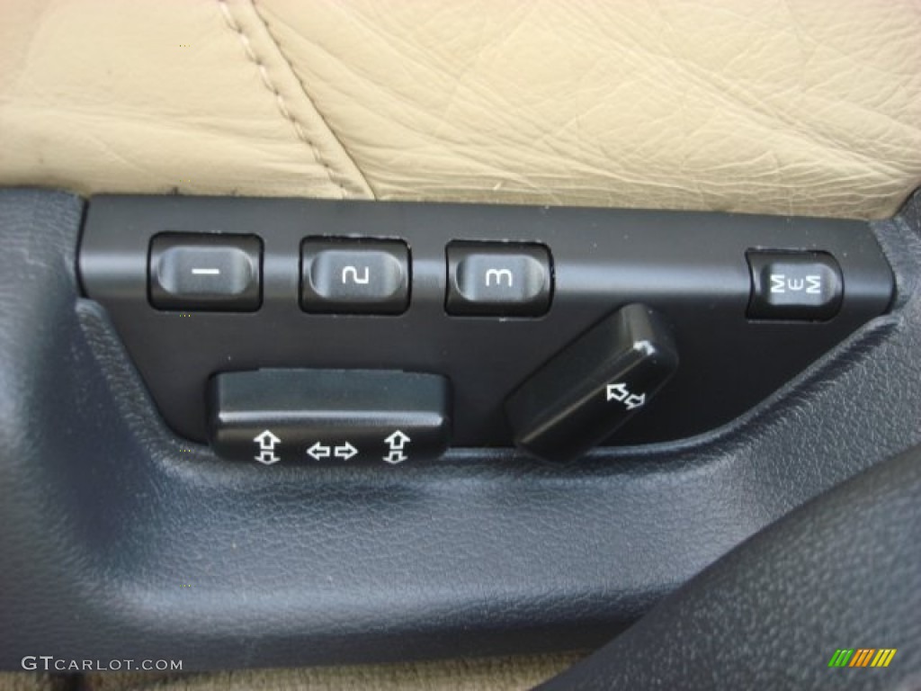 2004 V70 R AWD - Black / R Gobi Sand photo #23