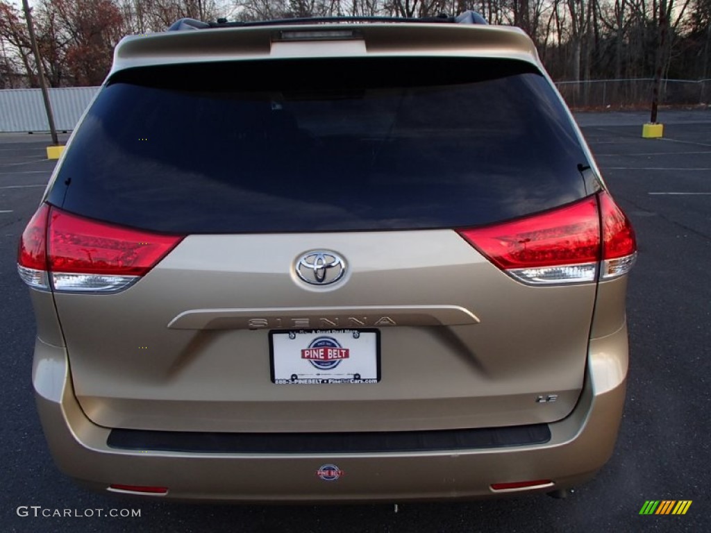 2011 Sienna LE - Sandy Beach Metallic / Bisque photo #8