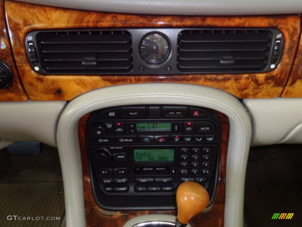 1998 XJ XJ8 L - British Racing Green / Oatmeal photo #70