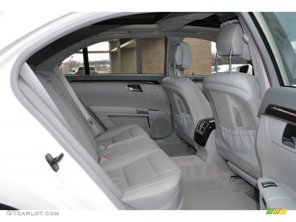 Grey/Dark Grey Interior 2011 Mercedes-Benz S 550 4Matic Sedan Photo #88667439