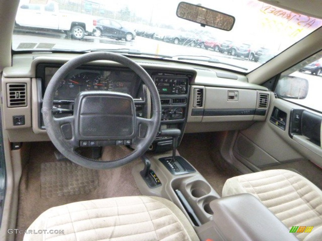 1995 Grand Cherokee SE 4x4 - Moss Green Pearl / Tan photo #10