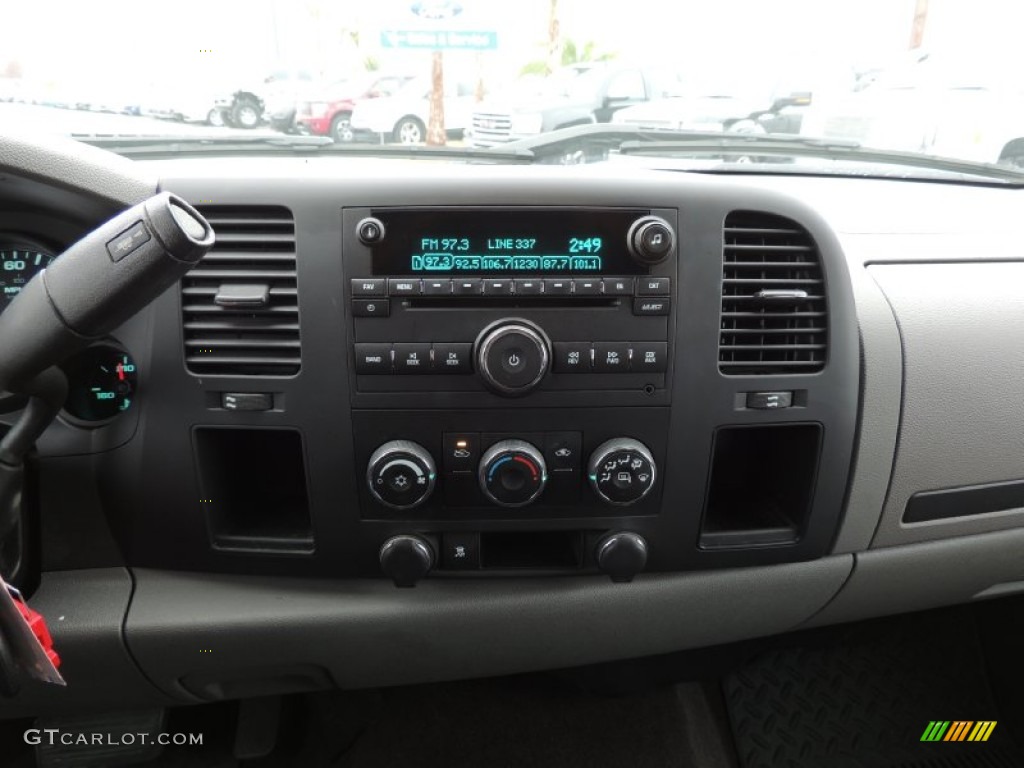 2011 Silverado 1500 LS Crew Cab - Sheer Silver Metallic / Dark Titanium photo #17
