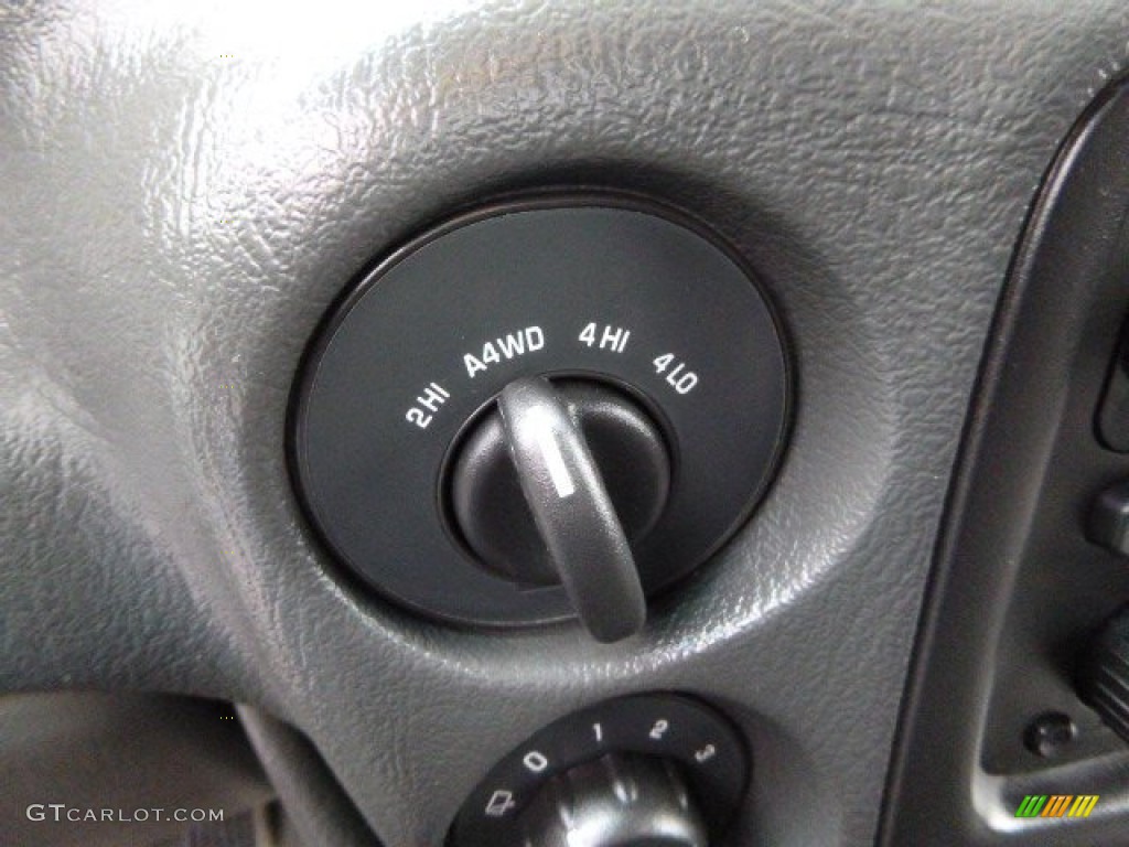 2003 TrailBlazer LS 4x4 - Light Pewter Metallic / Medium Pewter photo #15