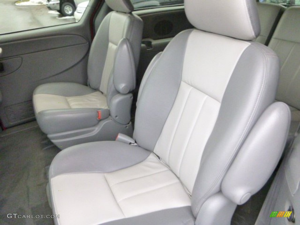 2004 Grand Caravan SXT - Inferno Red Tinted Pearl / Medium Slate Gray photo #8