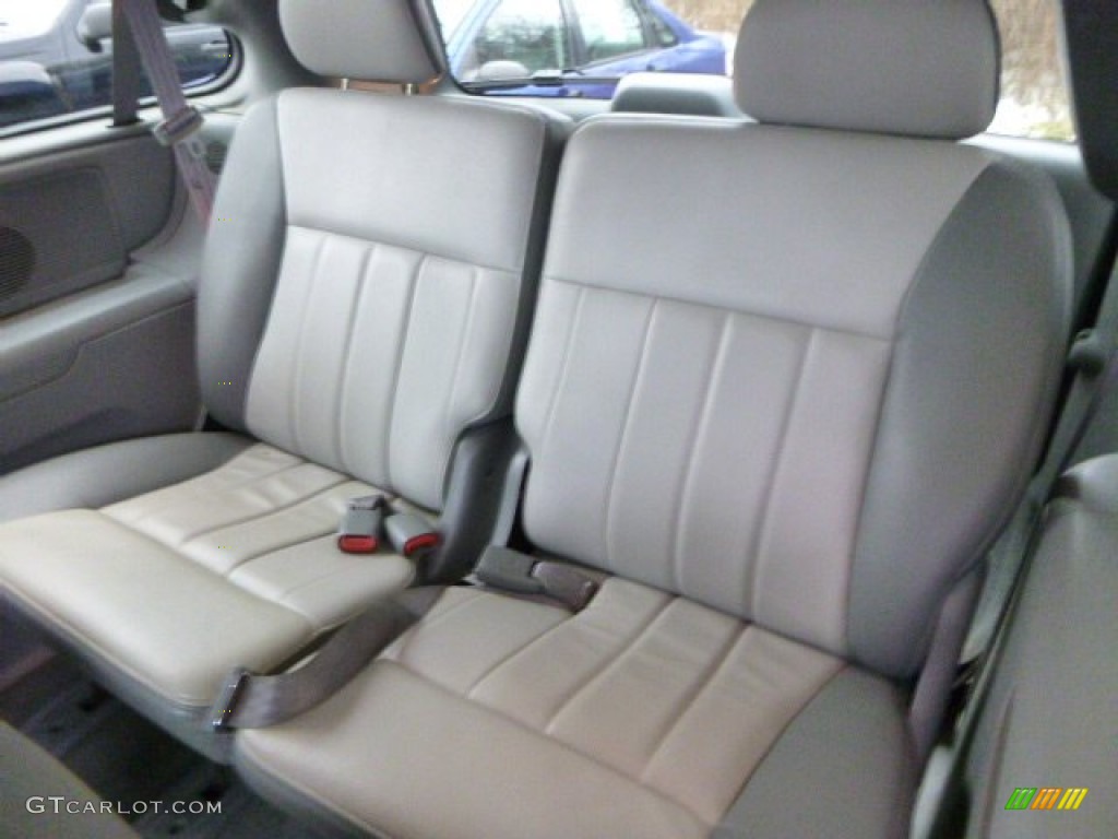 2004 Grand Caravan SXT - Inferno Red Tinted Pearl / Medium Slate Gray photo #9