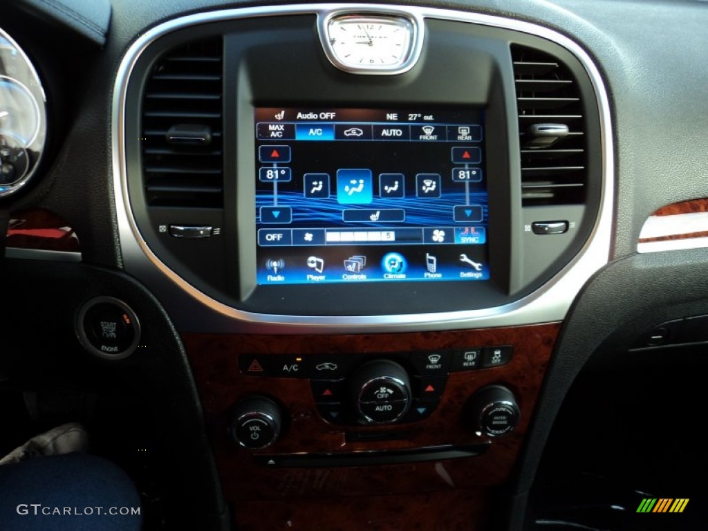 2014 Chrysler 300 AWD Controls Photo #88676097