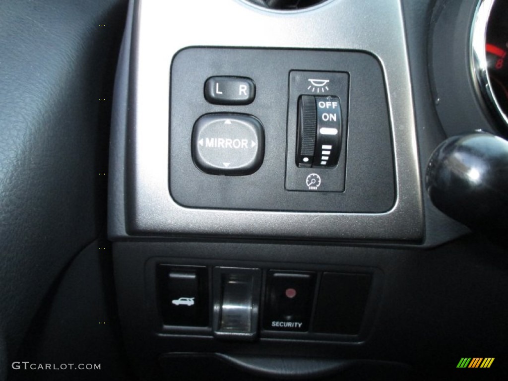2003 Pontiac Vibe AWD Controls Photo #88686243