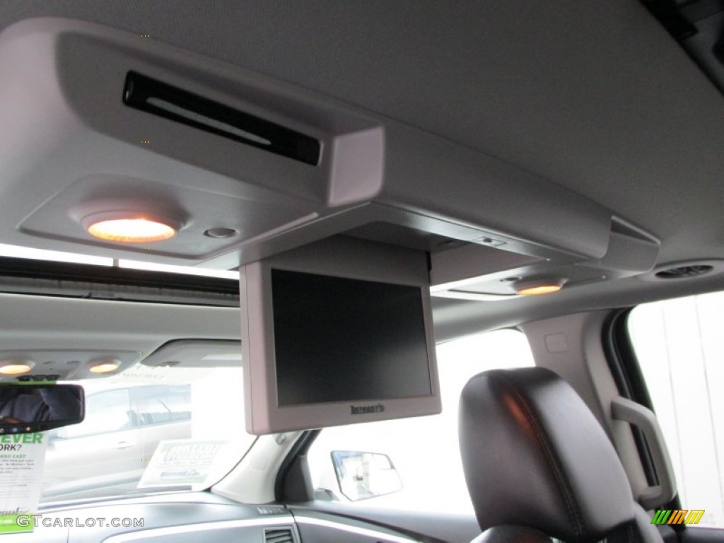 2010 Traverse LT AWD - Summit White / Ebony photo #15