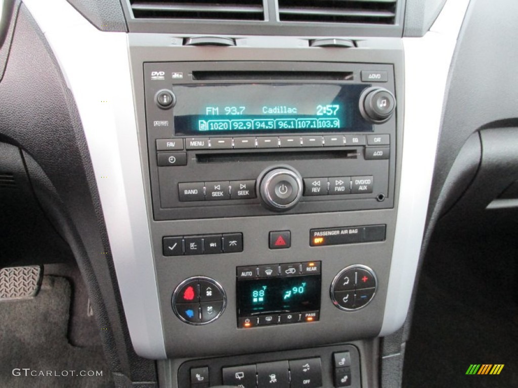 2010 Traverse LT AWD - Summit White / Ebony photo #17