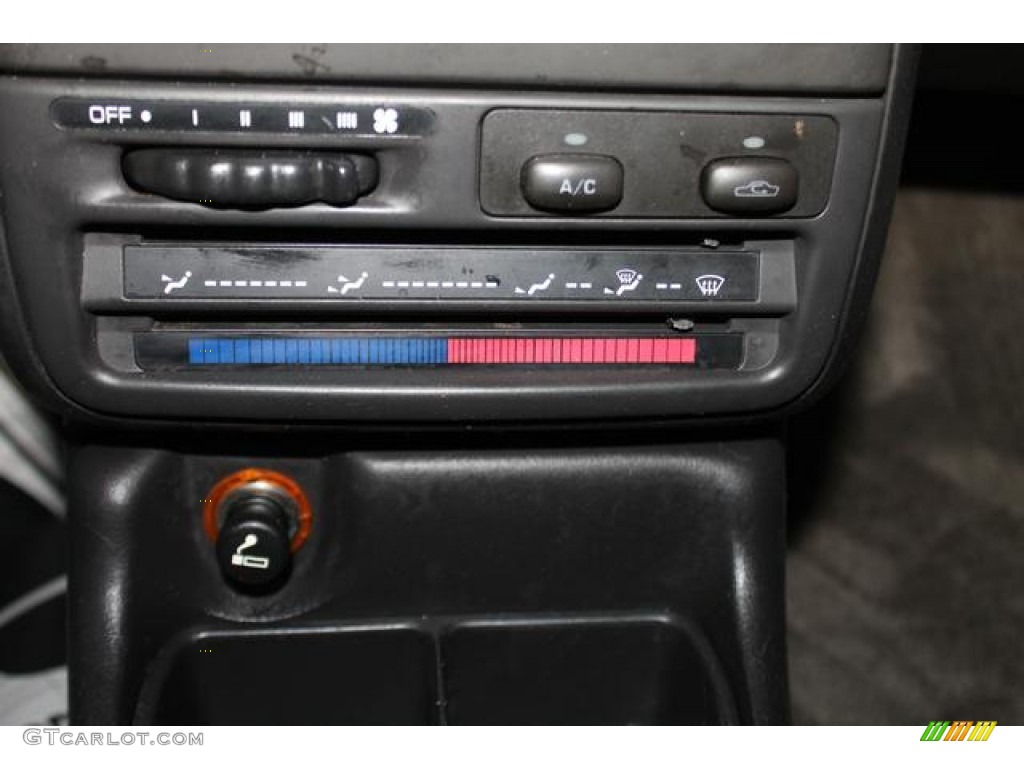 1998 Saturn S Series SL1 Sedan Controls Photos