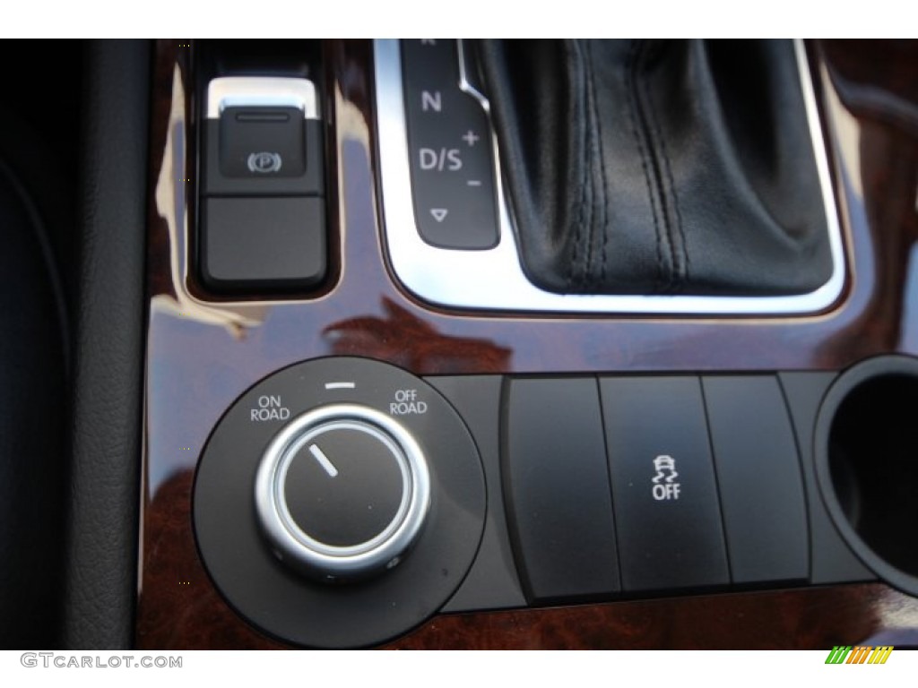 2014 Volkswagen Touareg TDI Lux 4Motion Controls Photos