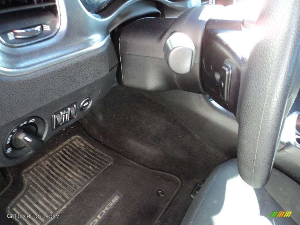 2013 Charger SE - Redline 3 Coat Pearl / Black photo #12