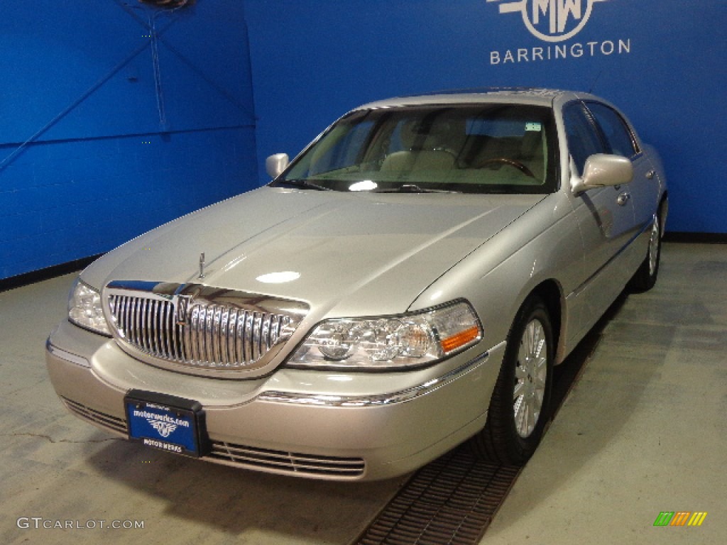 2003 Town Car Signature - Silver Birch Metallic / Dark Stone/Medium Light Stone photo #1