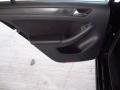 Black - Jetta SE Sedan Photo No. 11