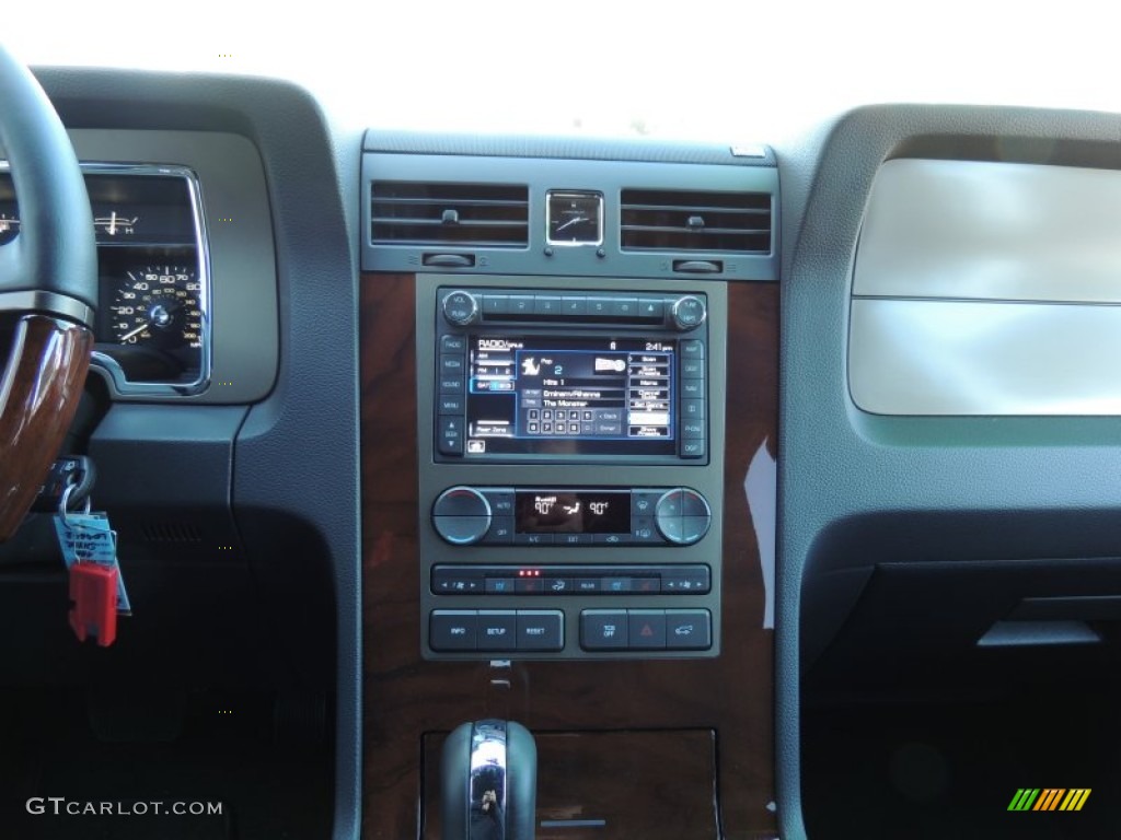 2013 Lincoln Navigator 4x2 Controls Photos