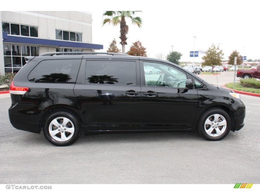 2011 Sienna LE - Black / Light Gray photo #6