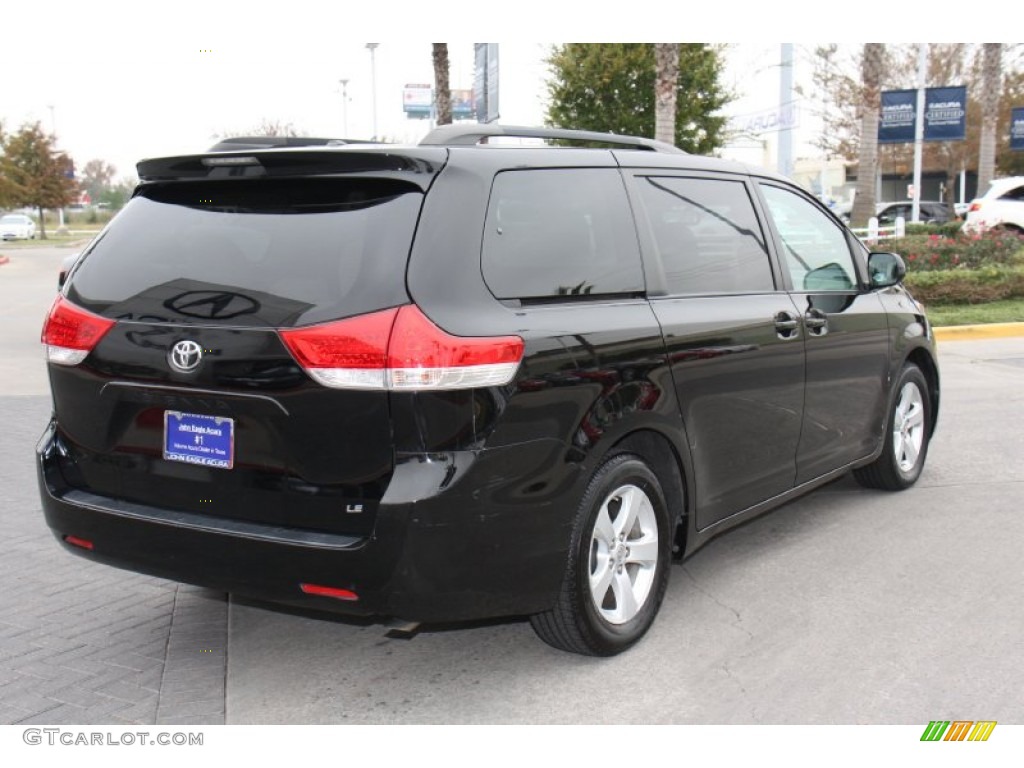 2011 Sienna LE - Black / Light Gray photo #8