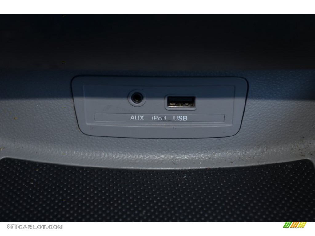 2010 Optima LX - Clear White / Gray photo #22