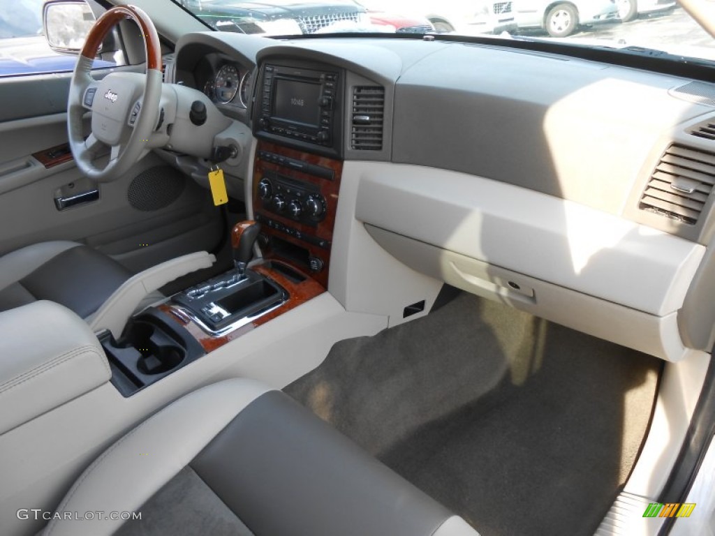 2006 Jeep Grand Cherokee Overland 4x4 Dark Khaki/Light Graystone Dashboard Photo #88735548