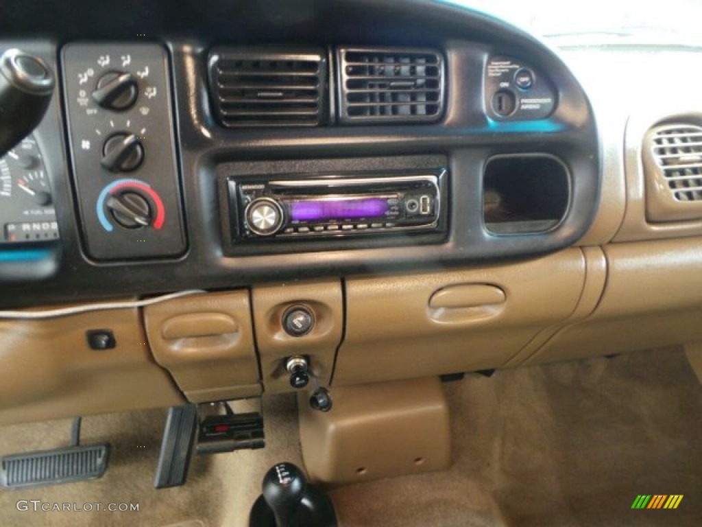 2001 Ram 2500 SLT Quad Cab 4x4 - Dark Garnet Red Pearl / Mist Gray photo #22