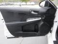 Super White - Camry SE Photo No. 32