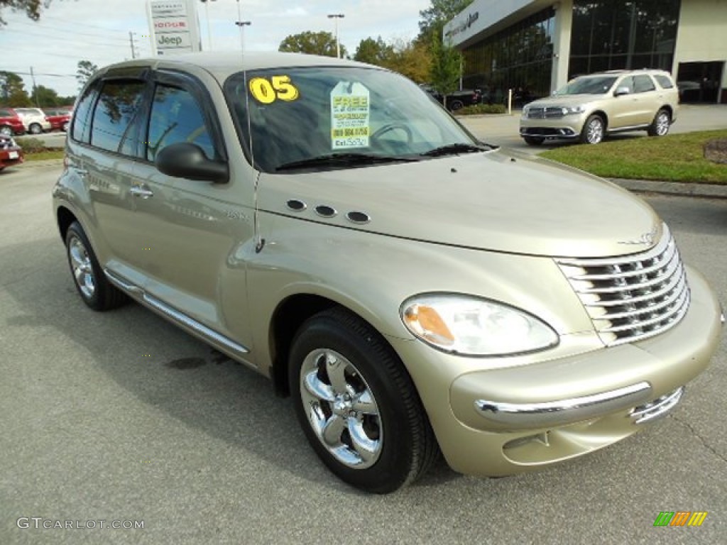 2005 PT Cruiser Touring - Linen Gold Metallic Pearl / Black photo #12