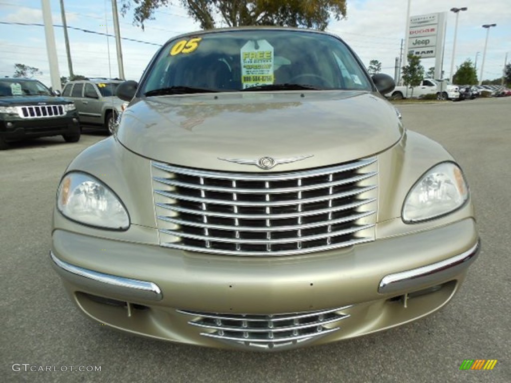 2005 PT Cruiser Touring - Linen Gold Metallic Pearl / Black photo #15