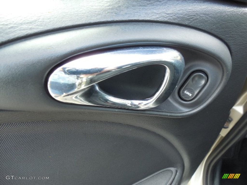 2005 PT Cruiser Touring - Linen Gold Metallic Pearl / Black photo #19