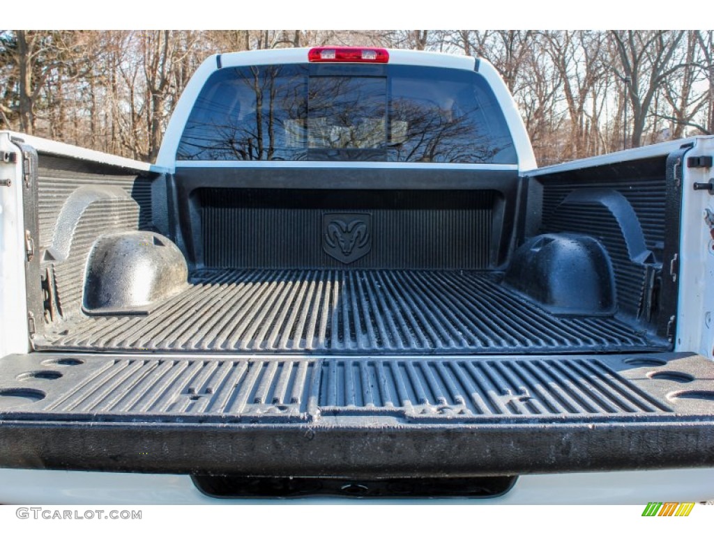 2004 Ram 1500 Laramie Quad Cab 4x4 - Bright White / Dark Slate Gray photo #6