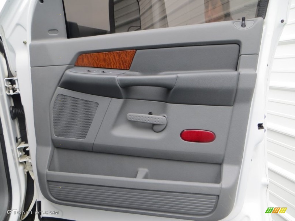 2006 Ram 2500 SLT Quad Cab 4x4 - Bright White / Medium Slate Gray photo #28