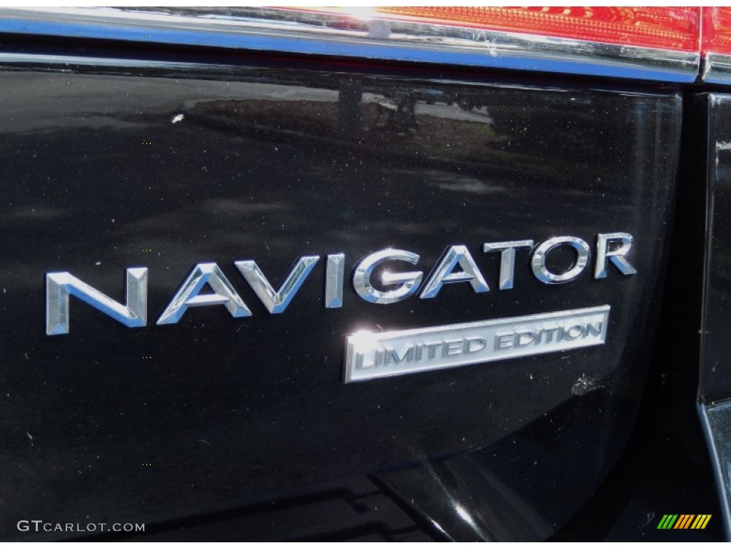 2013 Navigator L Monochrome Limited Edition 4x2 - Tuxedo Black Metallic / Limited Canyon w/Black Piping photo #4