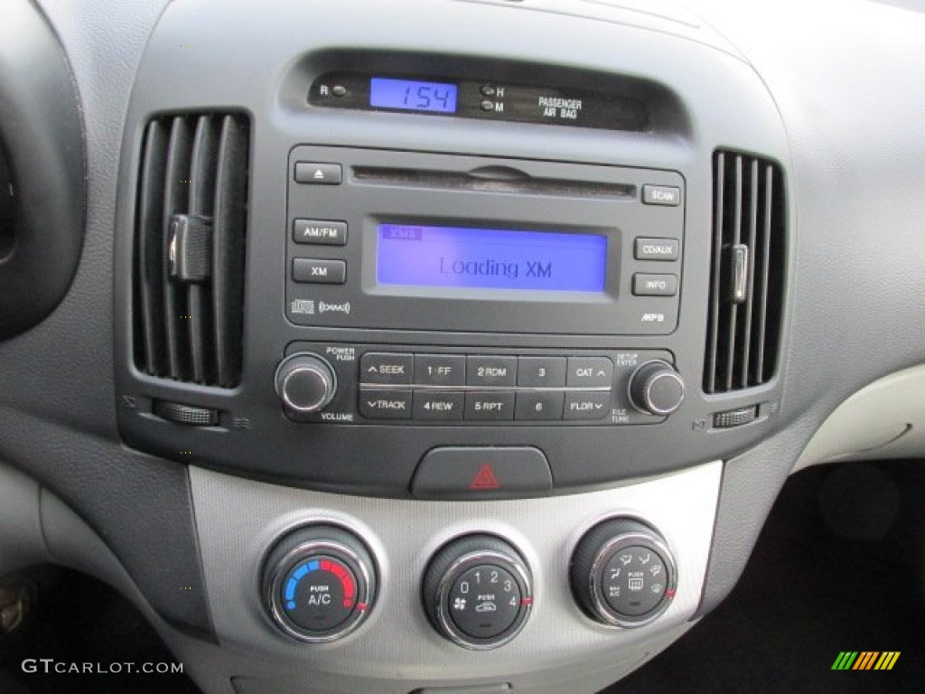 2009 Elantra SE Sedan - Quicksilver / Gray photo #16