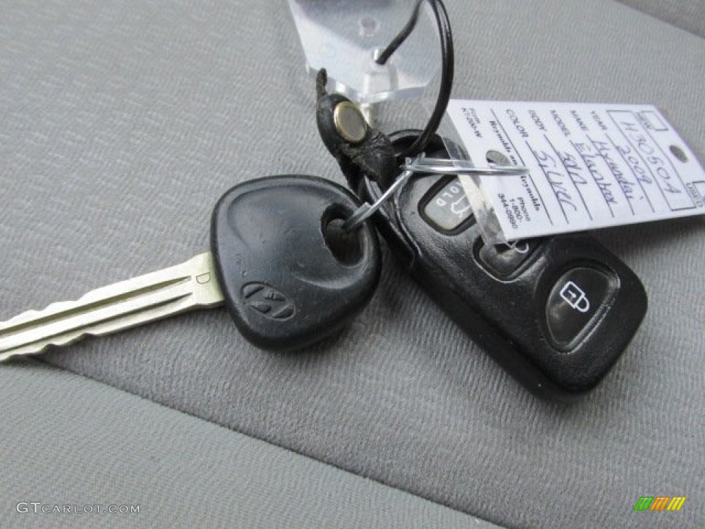 2009 Elantra SE Sedan - Quicksilver / Gray photo #23