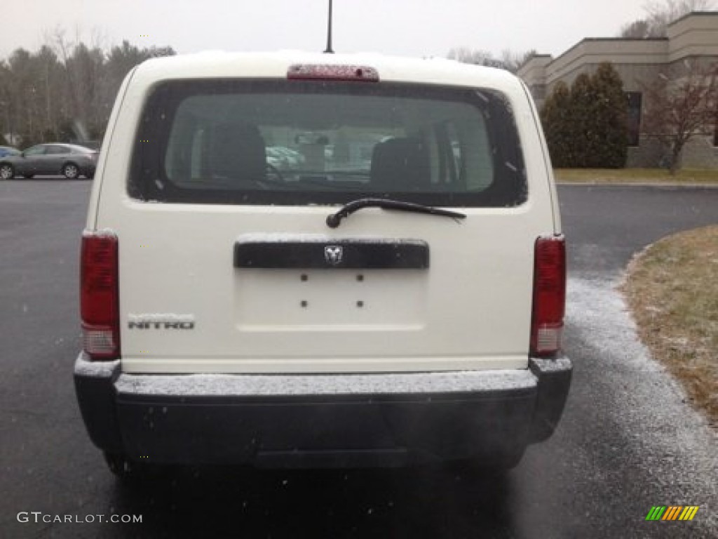 2008 Nitro SXT 4x4 - Stone White / Dark Slate Gray photo #5
