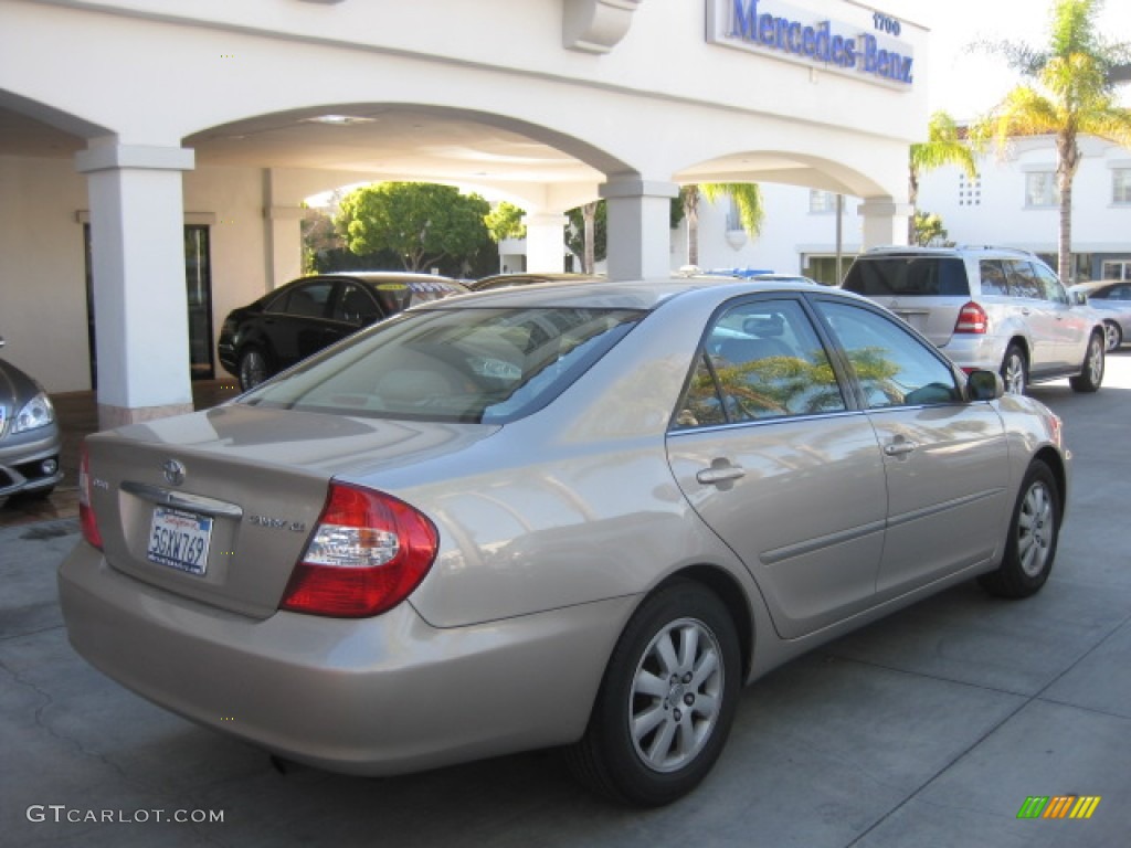 2004 Camry XLE - Desert Sand Mica / Taupe photo #2