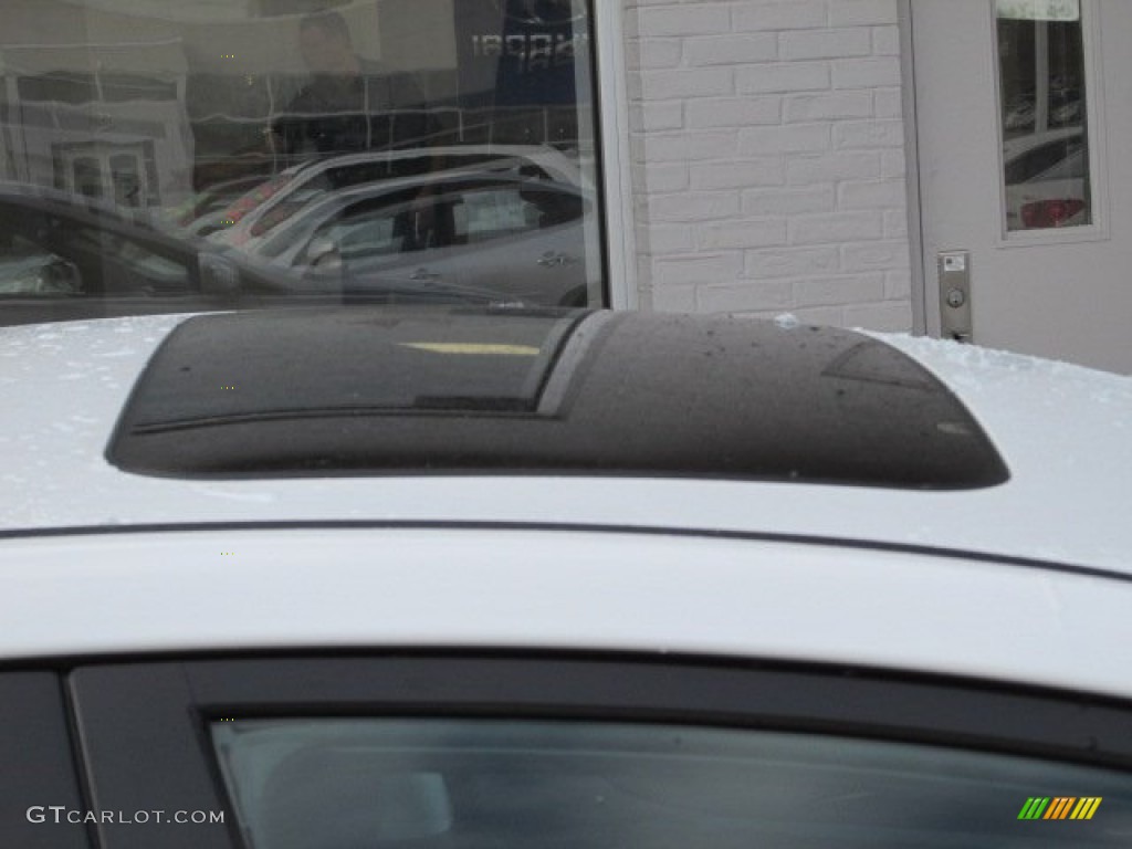 2014 Sonata SE - Pearl White / Black photo #4