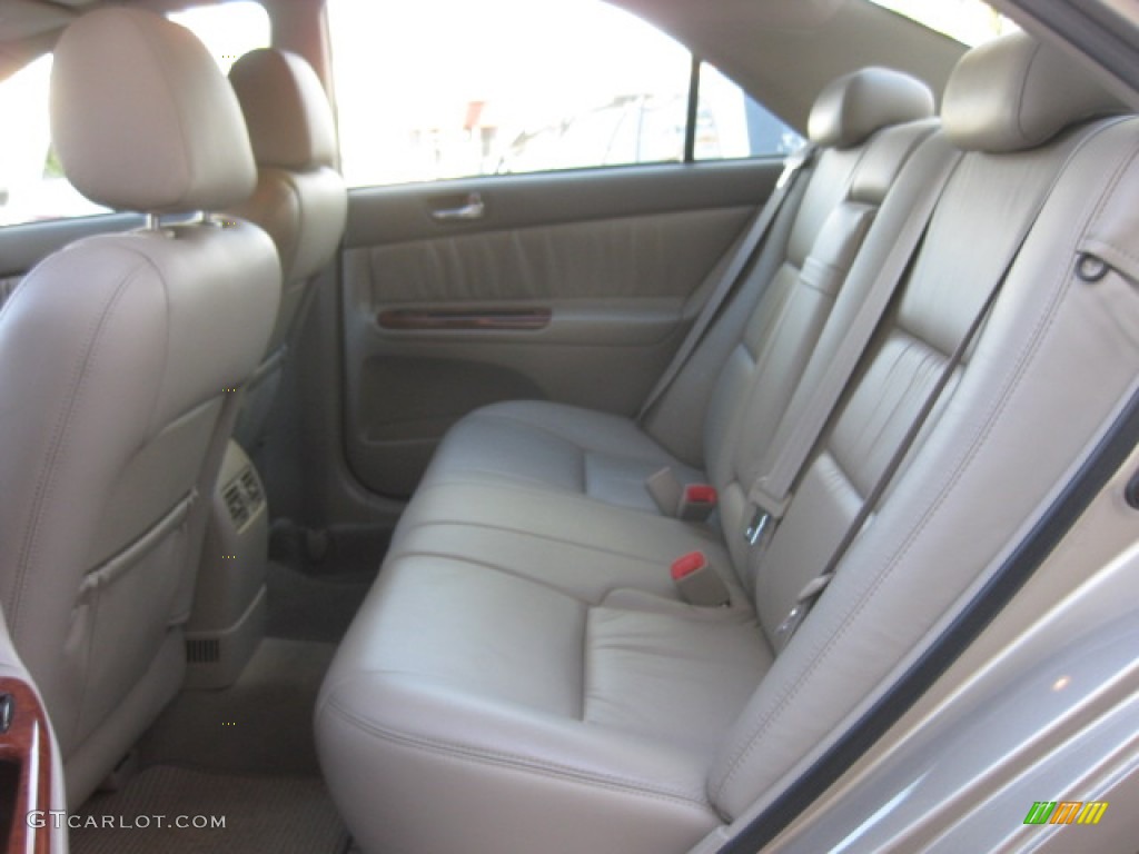 2004 Camry XLE - Desert Sand Mica / Taupe photo #18
