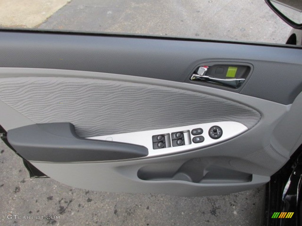 2014 Hyundai Accent GLS 4 Door Door Panel Photos