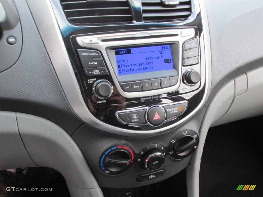 2014 Hyundai Accent GLS 4 Door Controls Photo #88752561