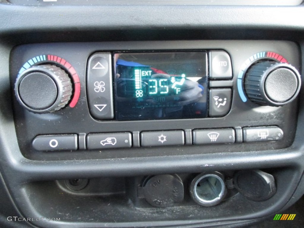 2009 Chevrolet TrailBlazer SS AWD Controls Photo #88759869