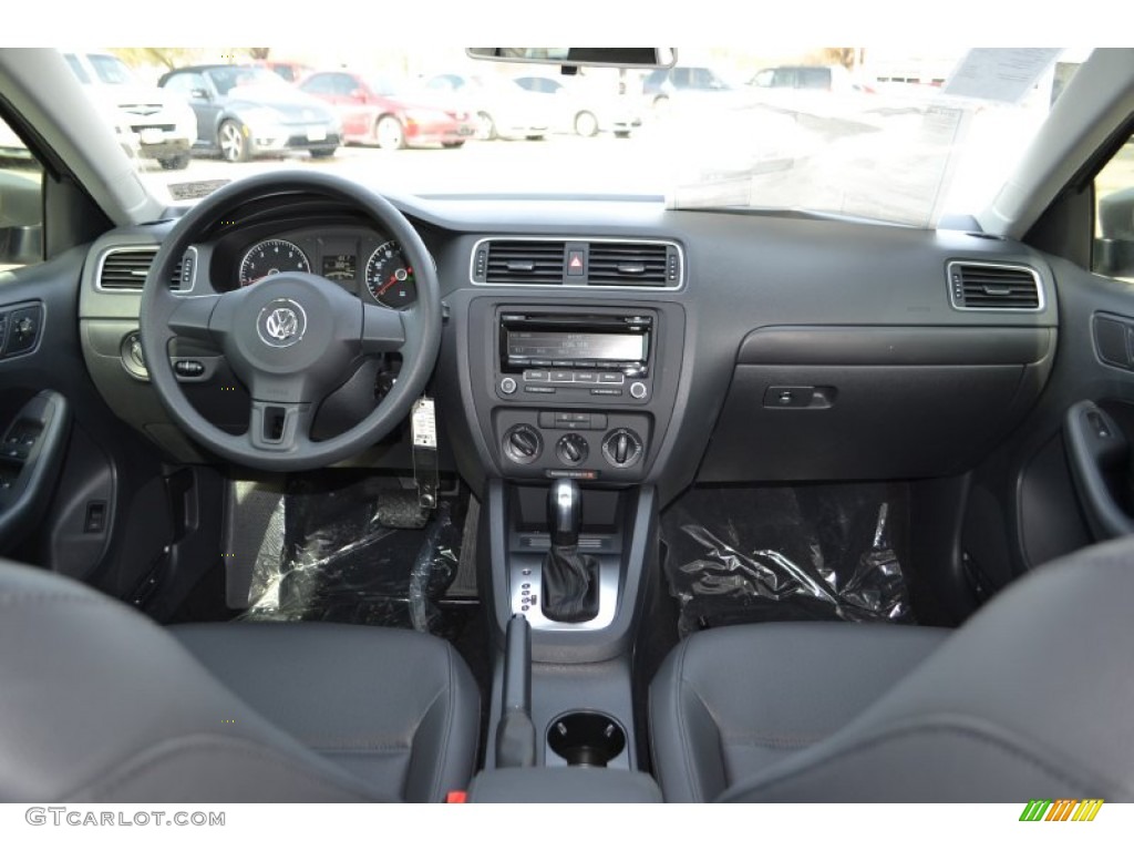 2014 Volkswagen Jetta SE Sedan Dashboard Photos