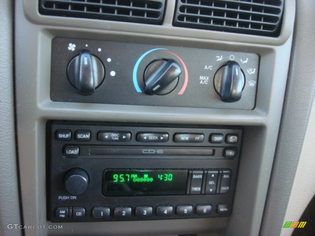 2003 Ford Mustang V6 Coupe Controls Photos