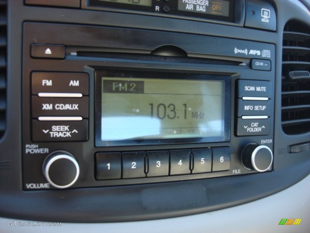 2008 Hyundai Accent GLS Sedan Audio System Photos