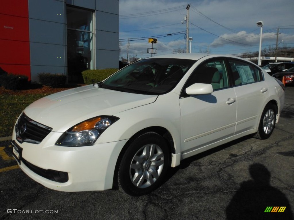 2009 Altima 2.5 S - Winter Frost Pearl / Blond photo #2