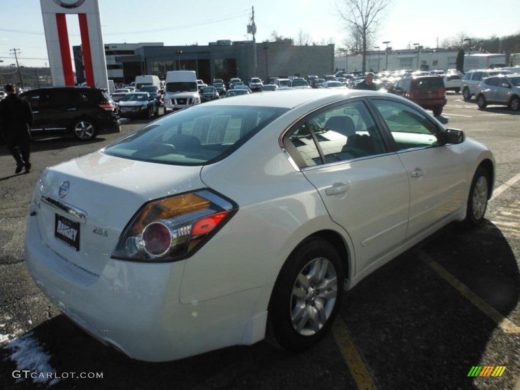2009 Altima 2.5 S - Winter Frost Pearl / Blond photo #8